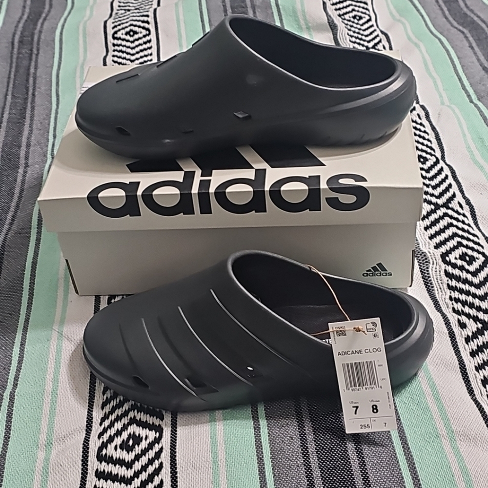 Adidas Adicane HQ9918‎ Unisex US M7/W8 Clogs Carbon Core Black Slip-On Sandals